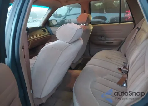 1995 Ford Crown Victoria z USA, uszkodzony, nr VIN 2FALP73W0SX190023